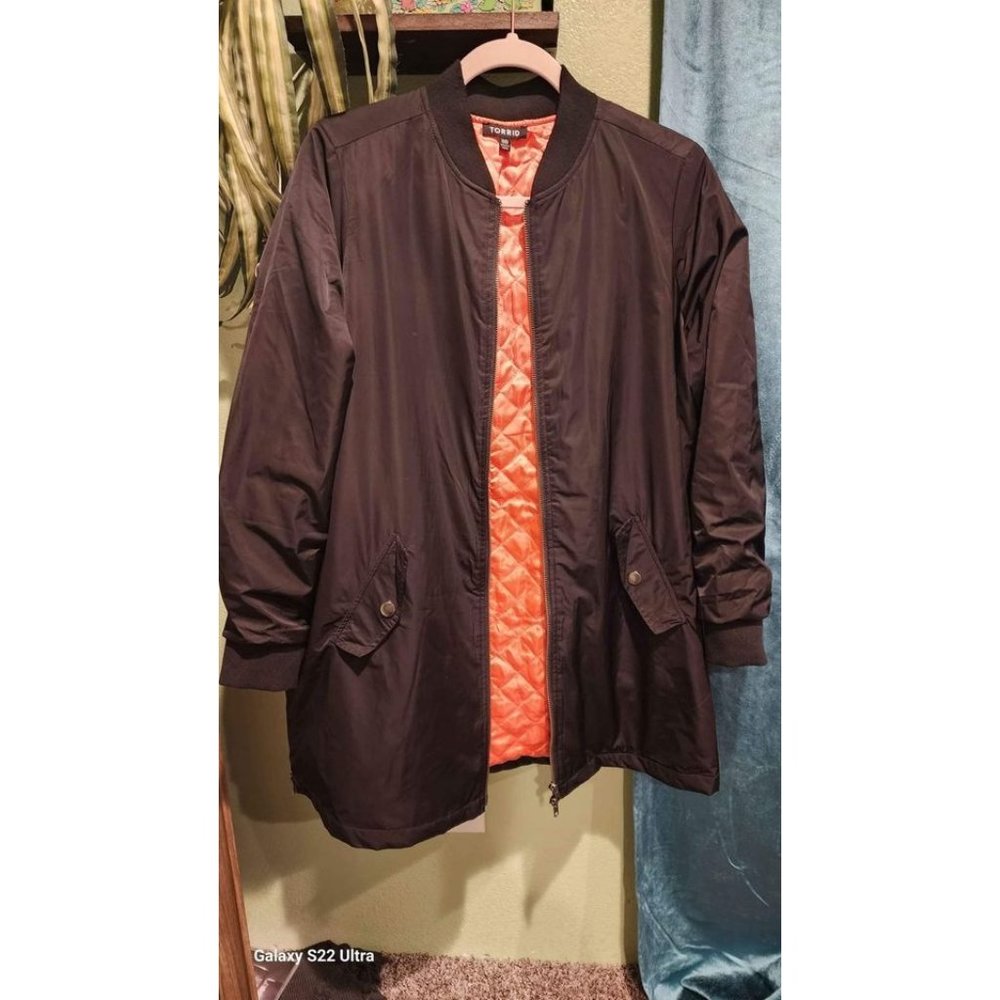 torrid black bomber jacket size 00 (large)